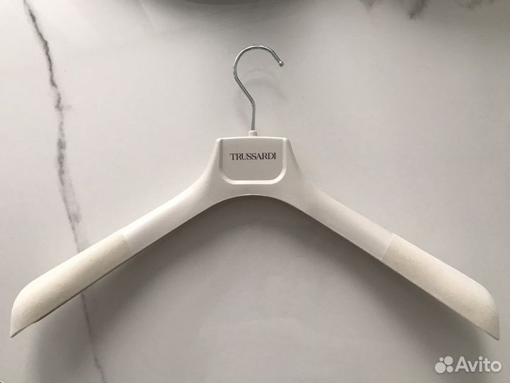 Вешалки плечики брендовые фирменные