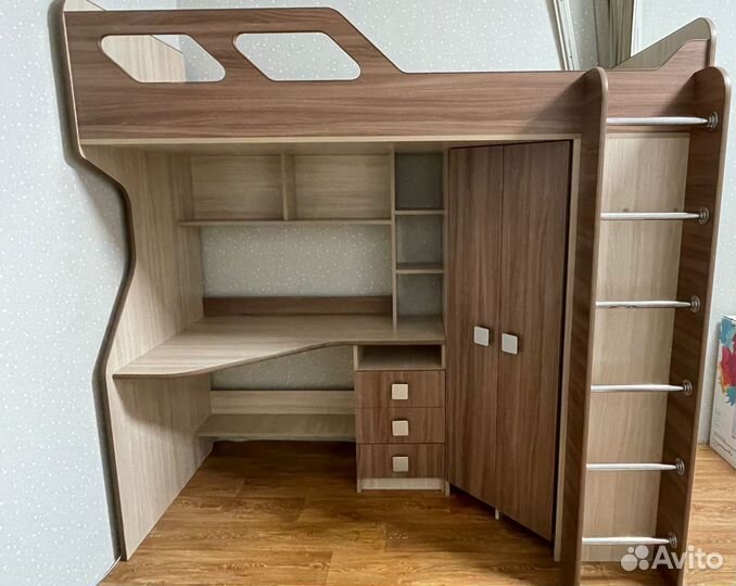 Кровать с компьютерным столом