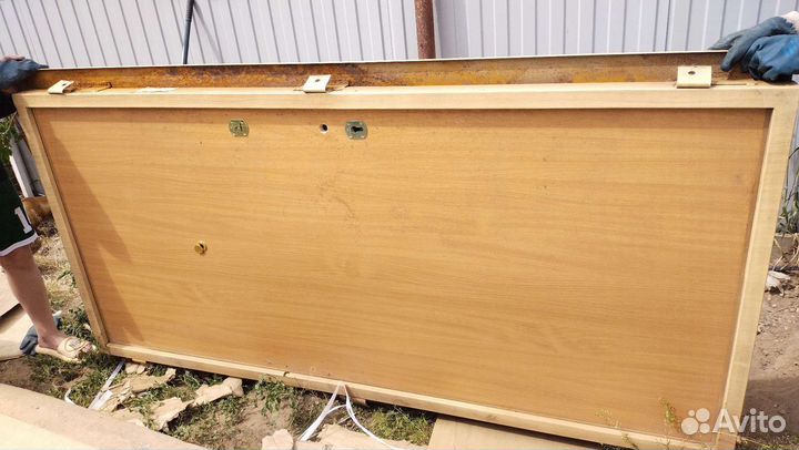 Дверь уличная металлическая бежевая