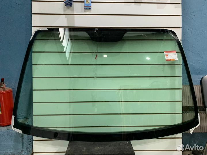 Стекло лобовое Mitsubishi Montero