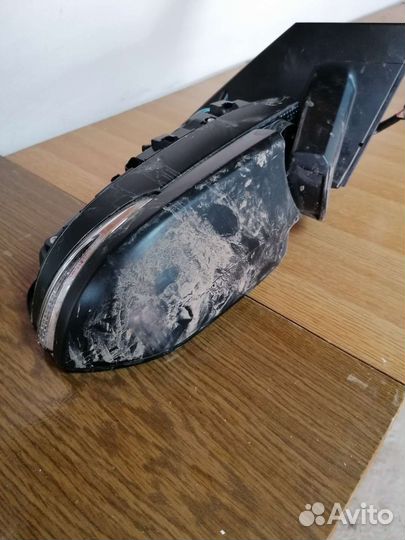 Боковое зеркало