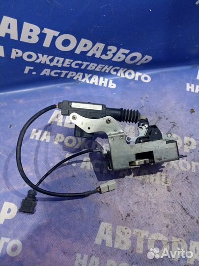 Передний правый замок двери Chevrolet Niva