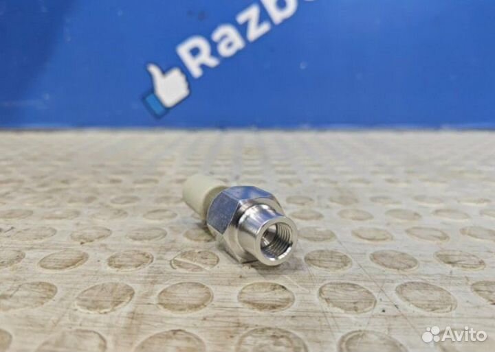 Датчик давления масла Reanult Duster