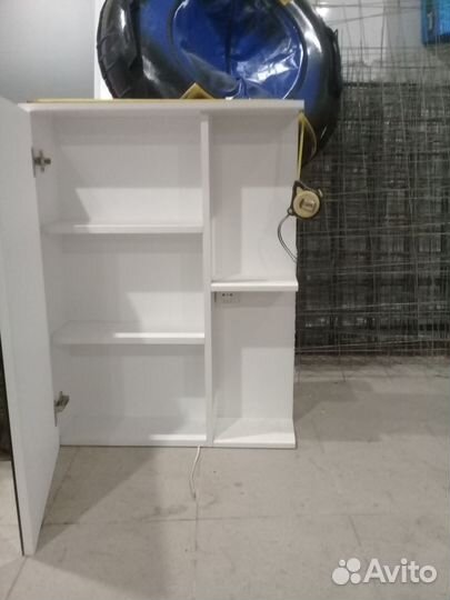 Навесной шкаф в ванную комнату