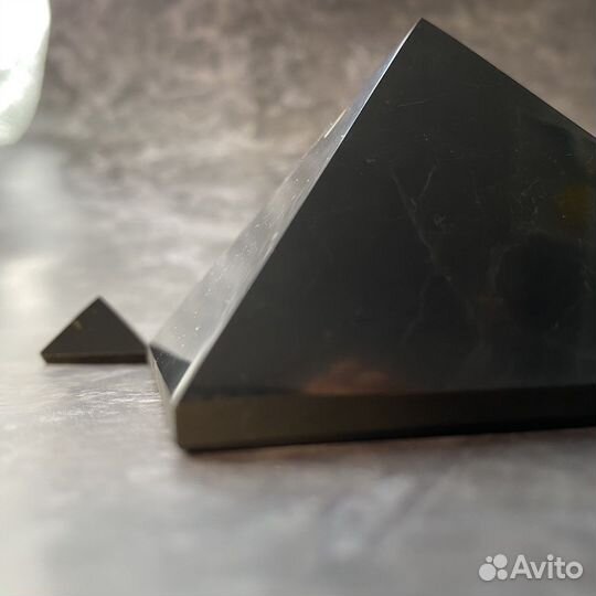 Огромные пирамиды из шунгита