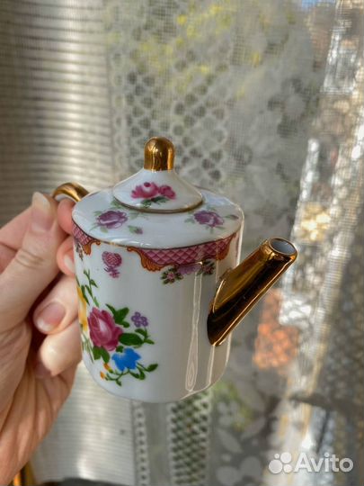 Миниатюрный фарфоровый чайник. Винтаж