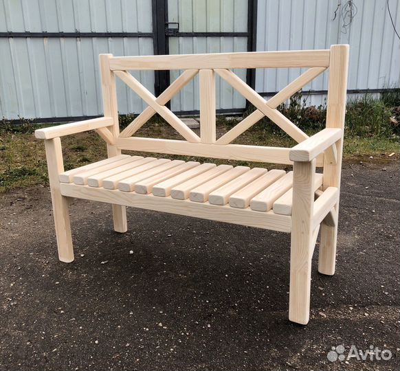 Скамейка из дерева