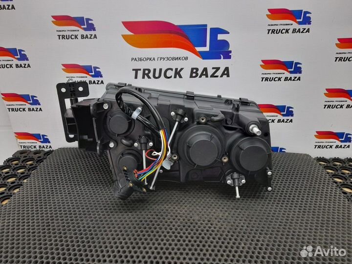 20713721 Фара правая Volvo FM