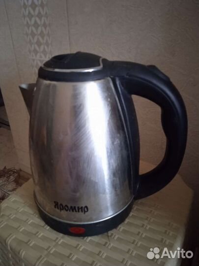 Электрочайники три штуки без базы на запчасти