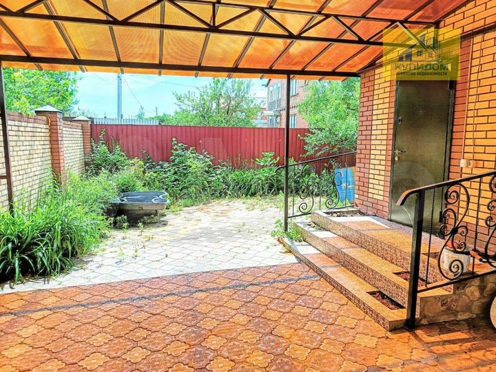 Дом 160 м² на участке 8 сот.