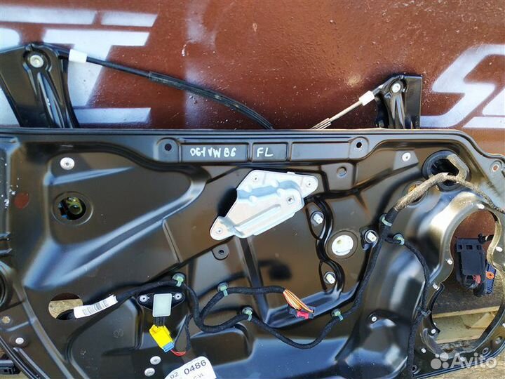 Стеклоподъемник передний левый Volkswagen Passat