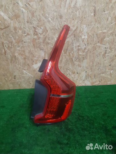Volvo XC90 2015- задний правый фонарь с дефектом