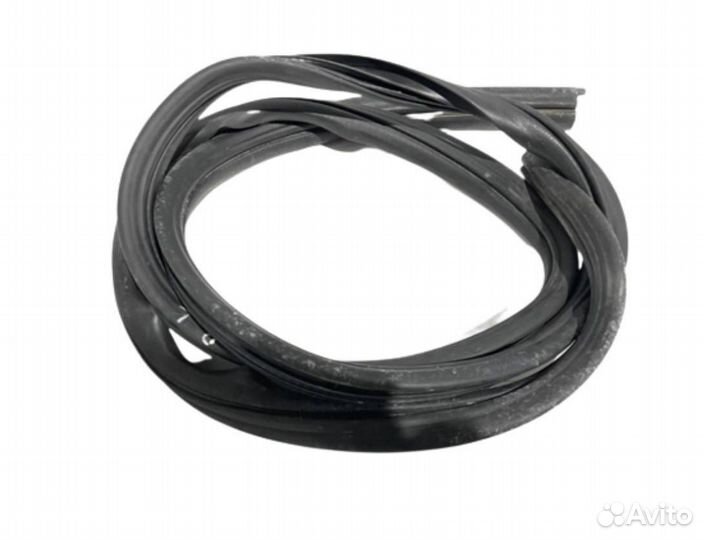 Уплотнитель дверного проема задний левый Nissan