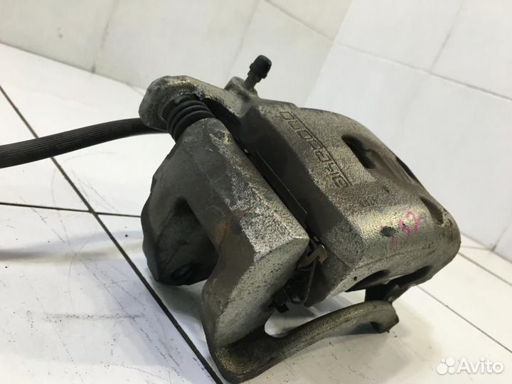 Суппорт передний правый Infiniti Q50 V37