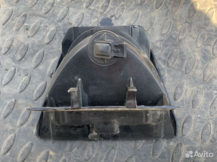 Фонарь задний (стоп сигнал) renault logan 1