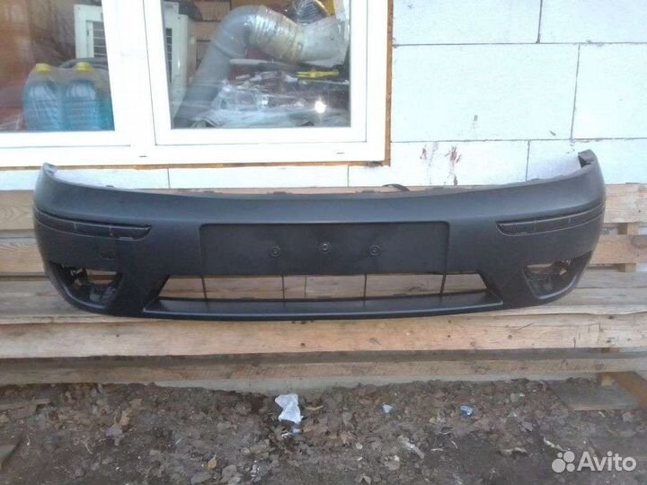 Бампер передний 1201837 Форд Фокус 1