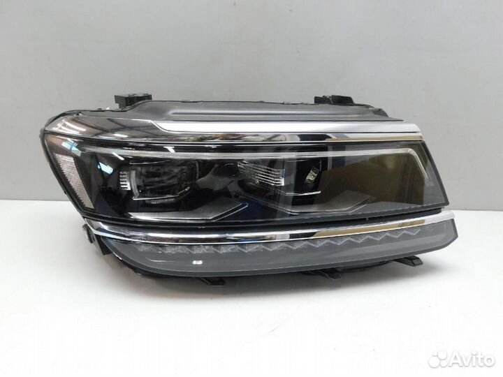 Фара правая Volkswagen Tiguan