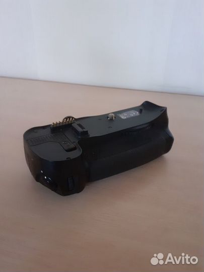 Батарейный блок Nikon D700