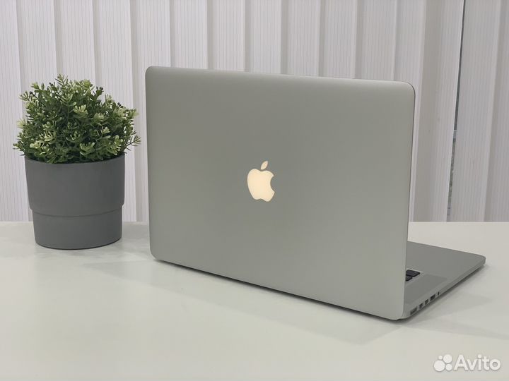 MacBook Pro 15 Retina 2016 i7/16/ SSD 1Tb / Amd R9