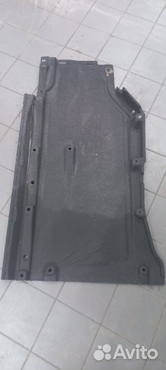 Левая облицовка днища audi A4