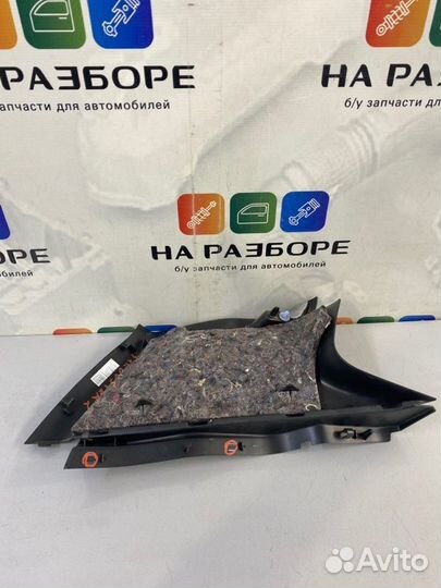 Накладка на стойку внутренняя задняя правая