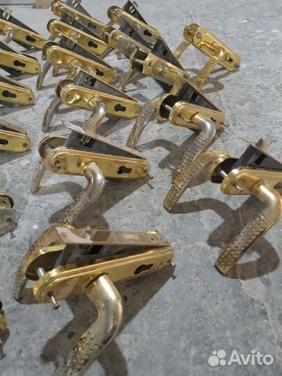 Дверная ручка с замком