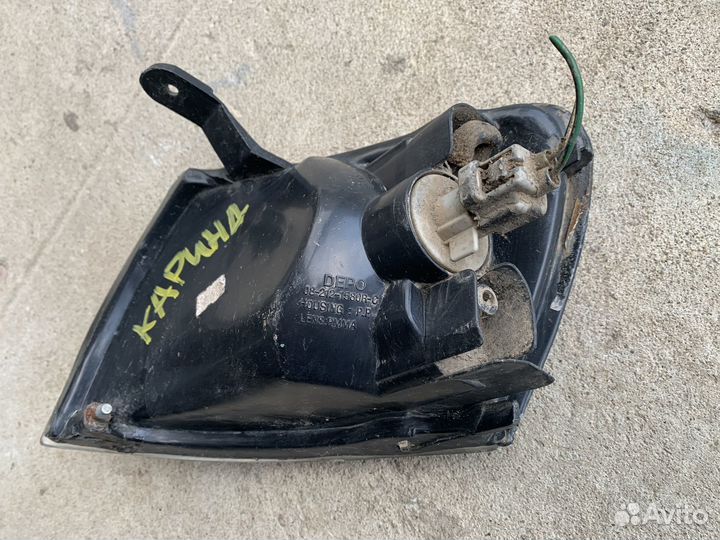 Поворотник передний правый Toyota Carina E