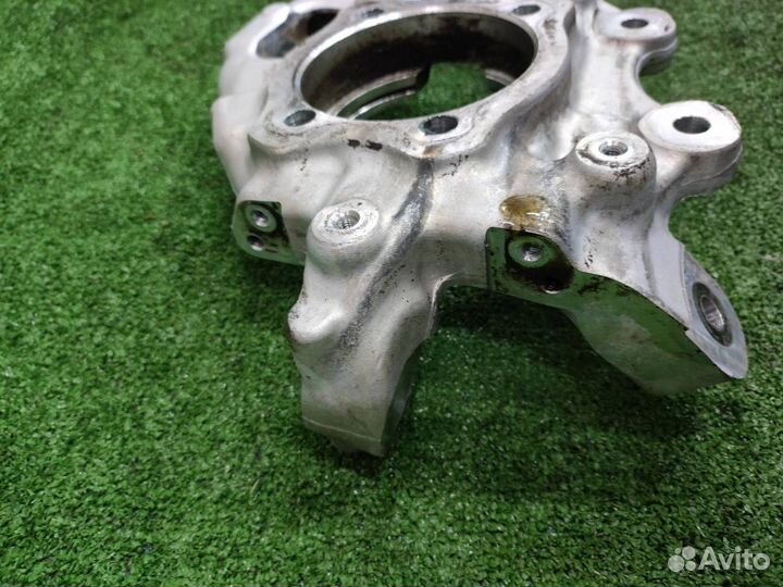 Поворотный кулак задний левый Mercedes-Benz