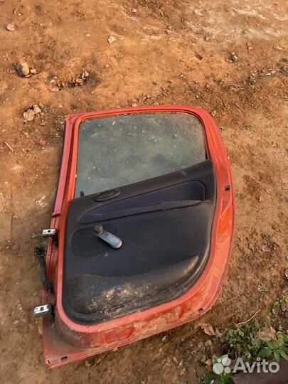 Дверь задняя правая peugeot 206