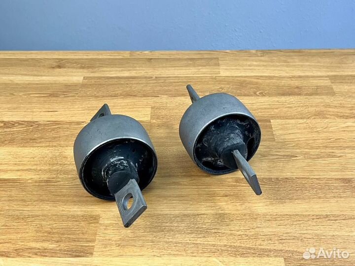 Сайлентблок заднего продольного рычага для Elysion