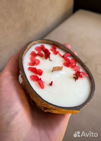Свеча ароматическаяв скорлупе кокосе