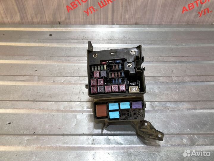 Монтажный блок предохранителей Lexus RX2-300