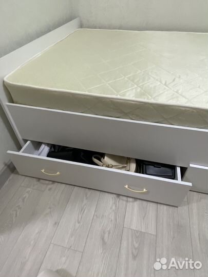 Кровать 120*200 продаю без матраса