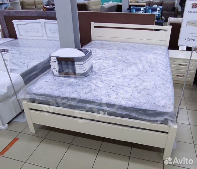 Кровать массив