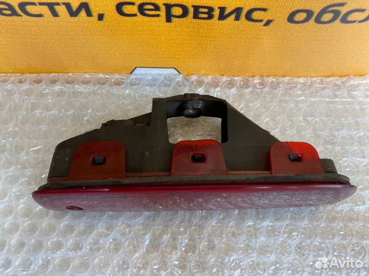 Фонарь задний (стоп сигнал) LADA Largus 8200690118