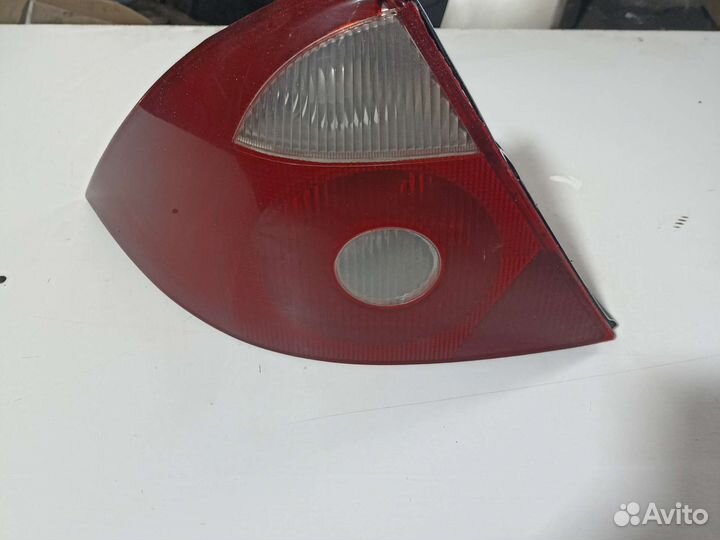 Задний левый фонарь ford mondeo 3