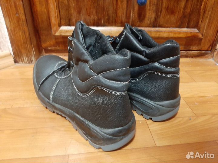 Ботинки новые размер 46