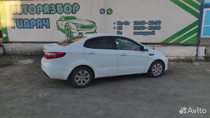 Плафон салонный Kia Rio 3 928701R0008M