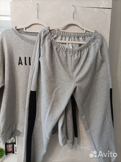 Костюмы женские