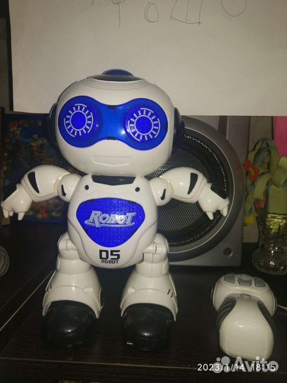 Робот на пульте управления