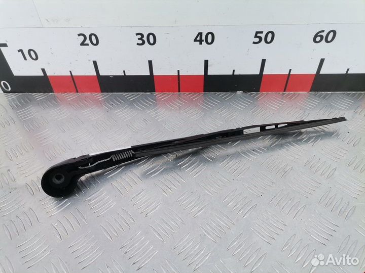 Щеткодержатель задний Volkswagen Golf 4 2002