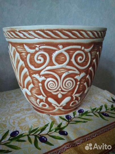 Садовые фигурки и кашпо