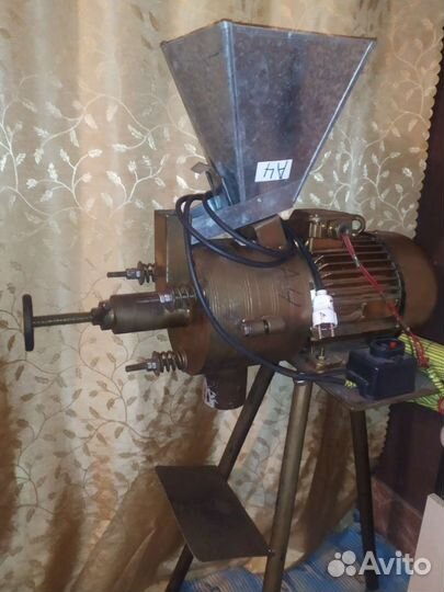 Кофемолка электрическая производства Армения