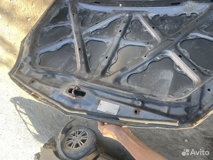 Капот на mitsubishi lancer 9
