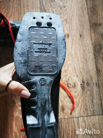 Лыжные ботинки