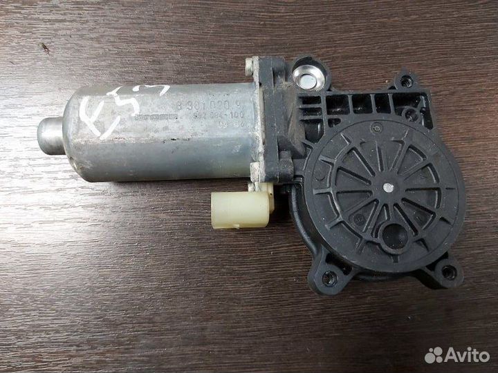 Моторчик стеклоподъемника передний правый Bmw X5