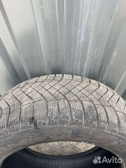Pirelli Ice Zero 215/55 R17
