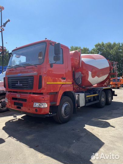 Водитель автобетоносмесителя миксера