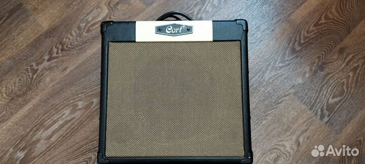 Гитарный комбоусилитель Cort CM15R