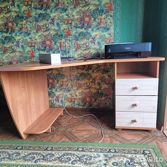 Компьютерный стол